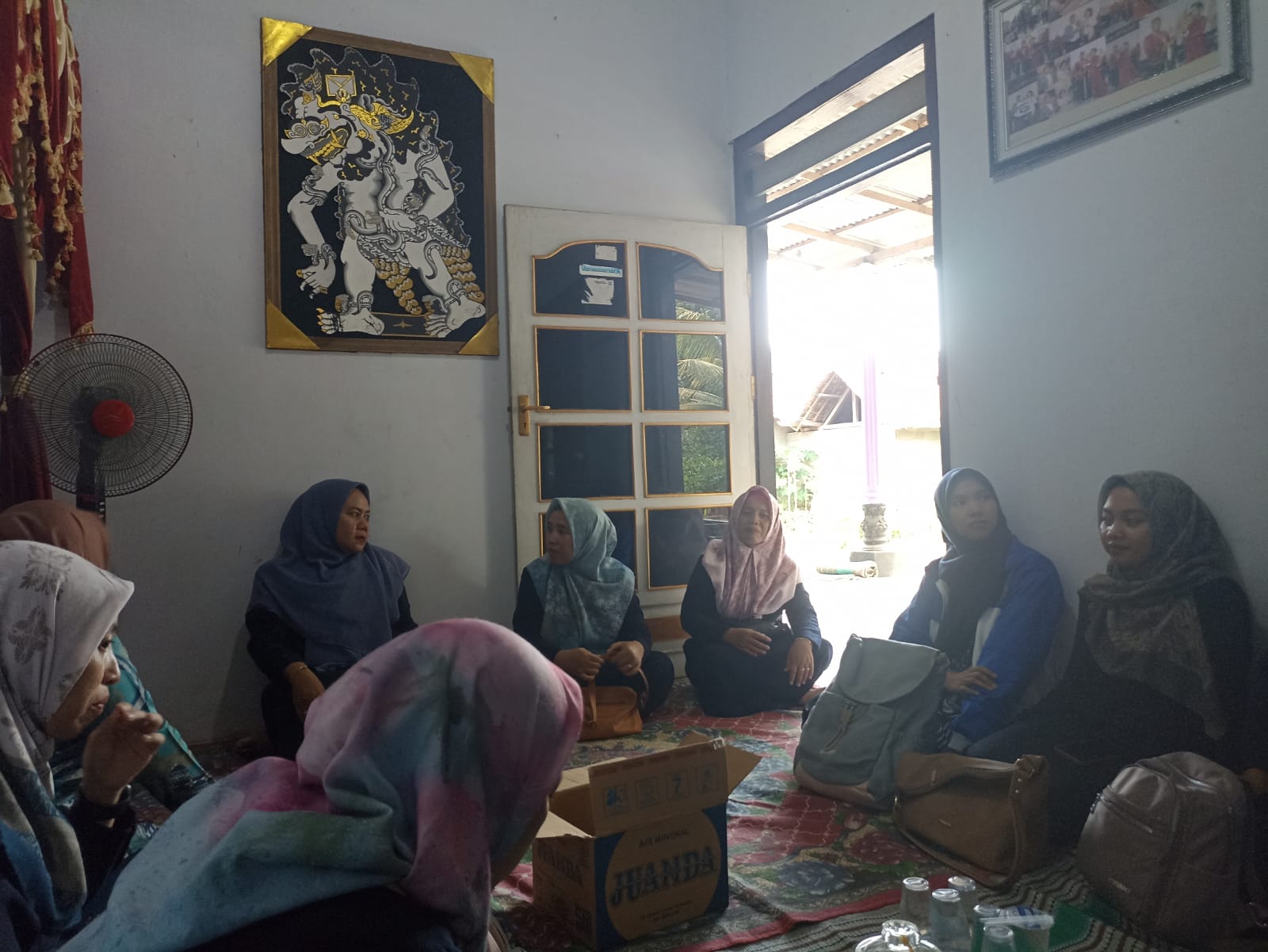 Duka Cita Menyatukan: Bapak/Ibu Guru SMA PGRI Purwoharjo Takziah ke Rumah Pak Galih