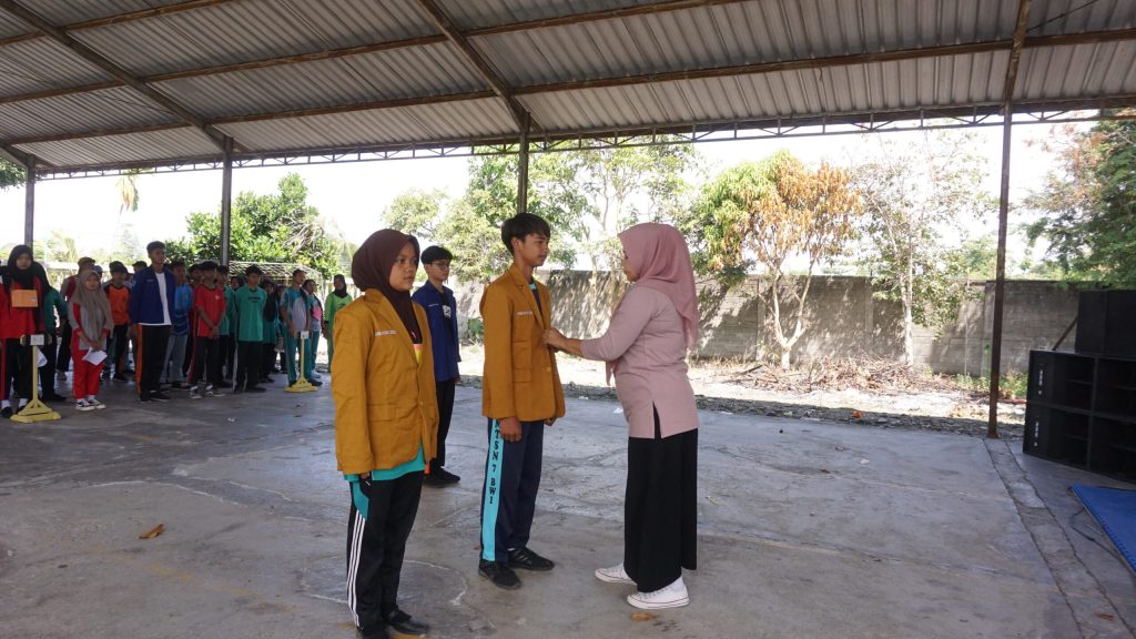 Lebih dari Sekedar MPLS: SMA PGRI Purwoharjo Lepas Burung Merpati, Simbol Semangat Siswa Baru Tahun Pelajaran 2024/2025